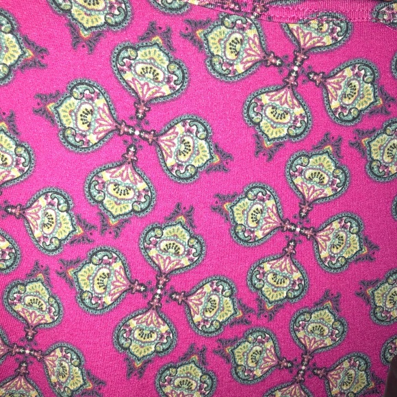 Lularoe Classic Tee NWOT‼️ - Picture 2 of 2